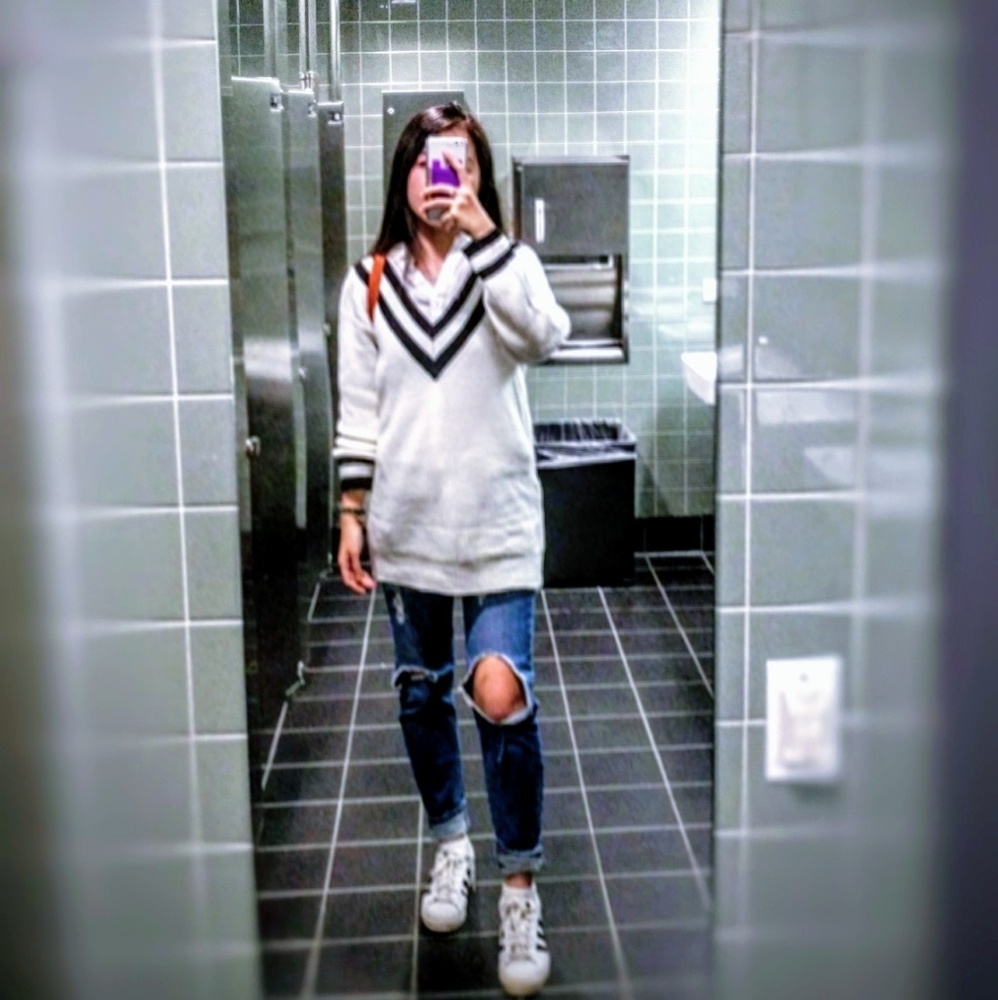 Chicwish black-white V-neck sweater